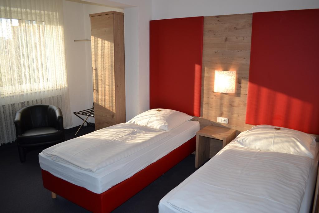 Hotel Minerva Garni Dusseldorf Luaran gambar