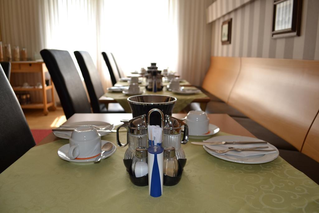 Hotel Minerva Garni Dusseldorf Luaran gambar