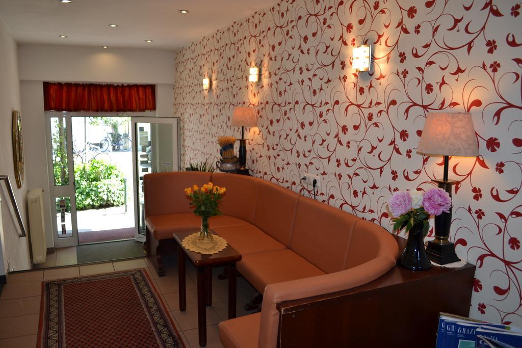 Hotel Minerva Garni Dusseldorf Luaran gambar