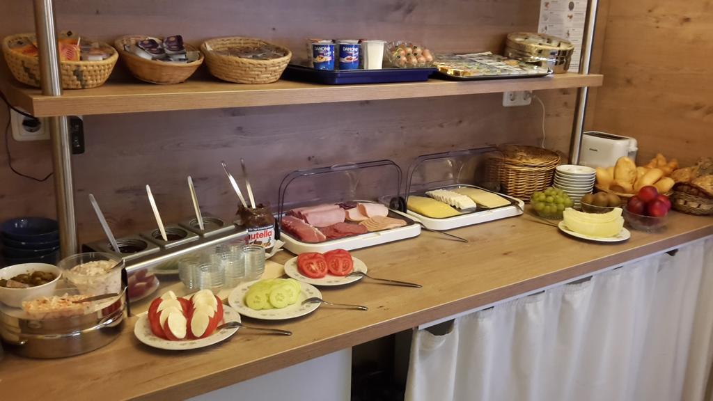Hotel Minerva Garni Dusseldorf Luaran gambar
