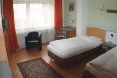 Hotel Minerva Garni Dusseldorf Luaran gambar