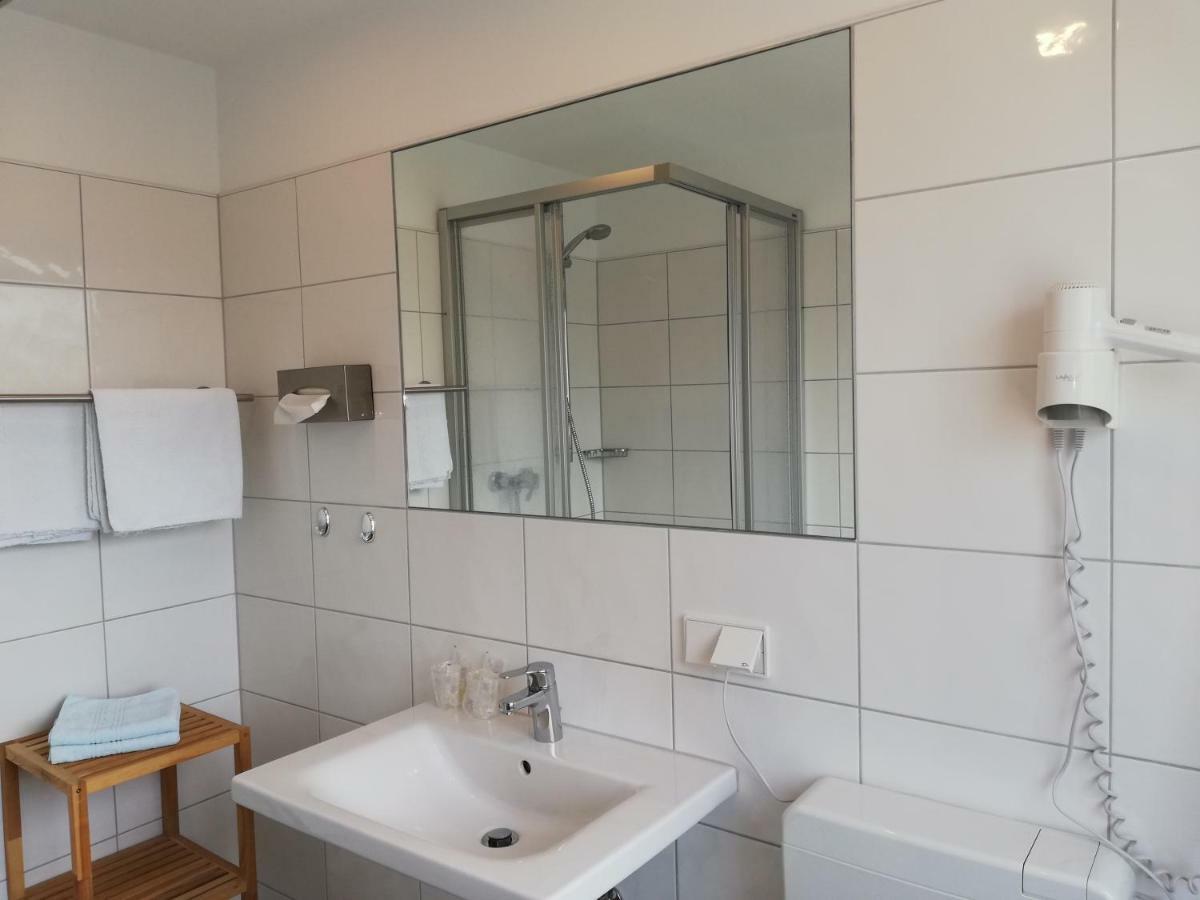 Hotel Minerva Garni Dusseldorf Luaran gambar