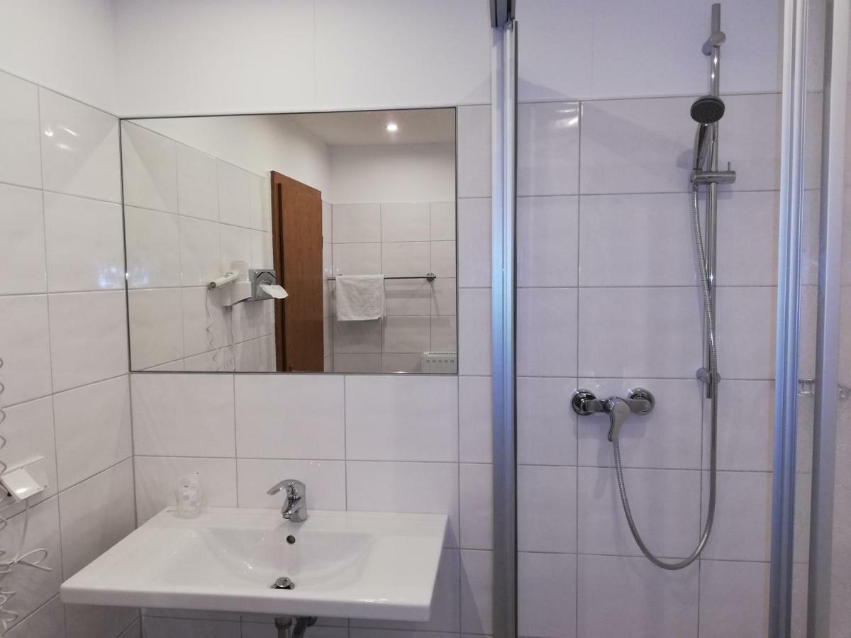 Hotel Minerva Garni Dusseldorf Luaran gambar
